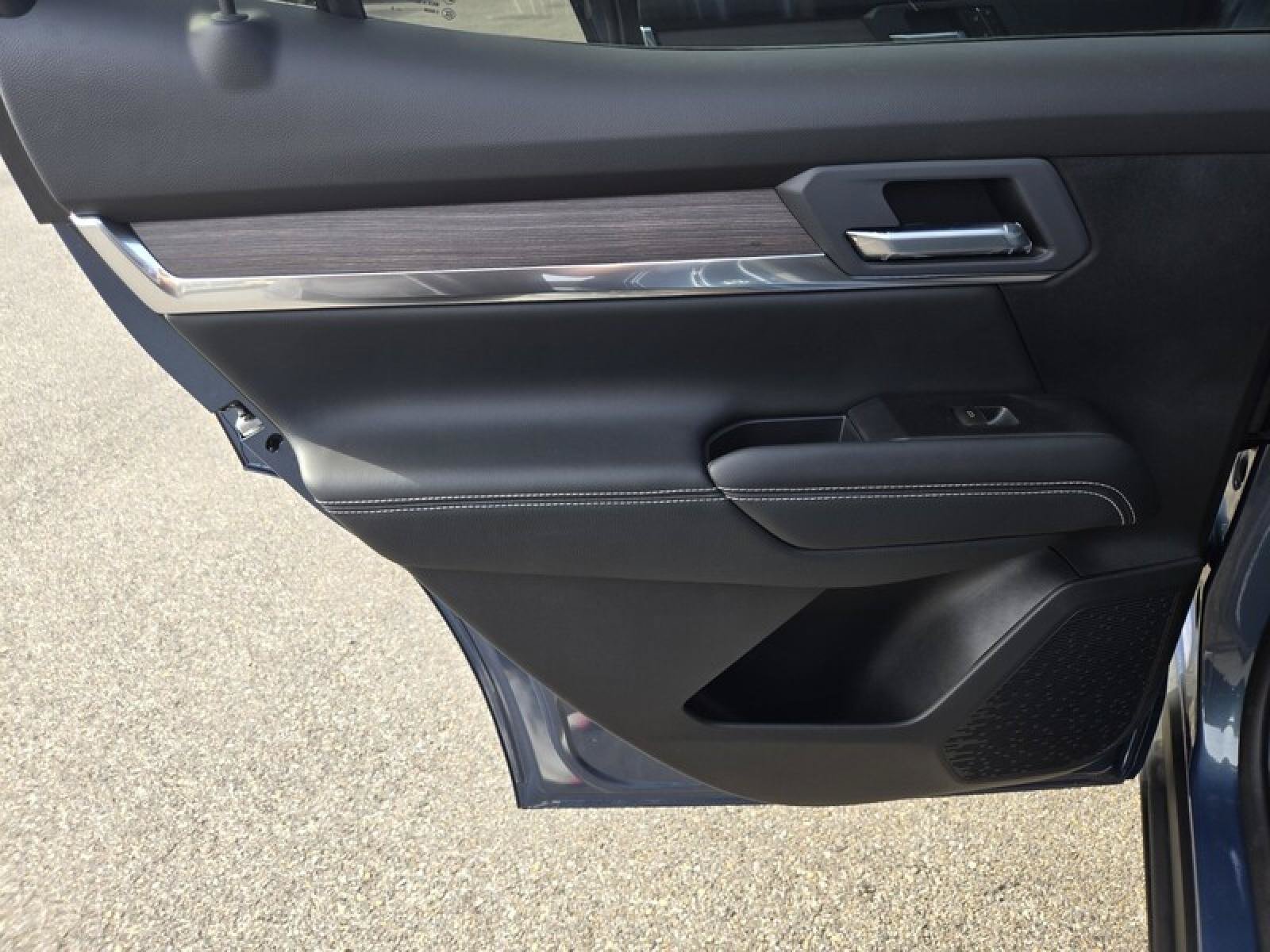 New 2026 GMC Terrain Denali w/ LPO, Floor Liner Package AWD/4WD image 31