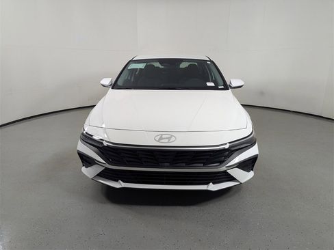 New 2025 Hyundai Elantra SE image 2
