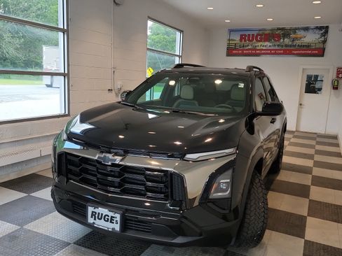 Used 2026 Chevrolet Equinox ACTIV w/ Convenience Package III AWD/4WD image 2