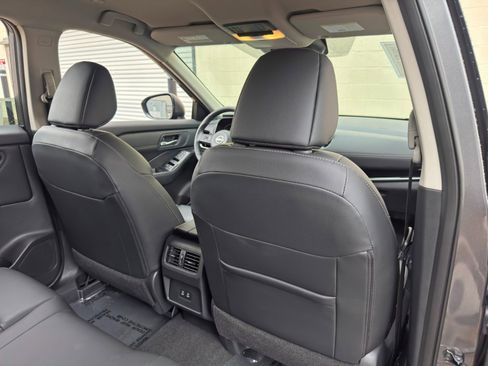 Used 2024 Nissan Rogue SL FWD image 32