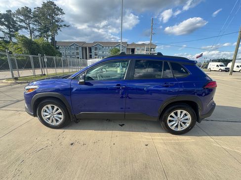 Used 2025 Toyota Corolla Cross LE w/ Moonroof Package image 6