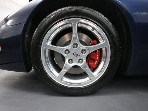 Used 2001 Chevrolet Corvette Convertible RWD image 16