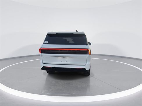 New 2025 Lincoln Navigator Reserve image 7