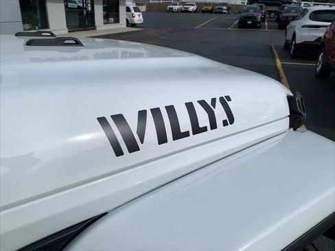 New 2025 Jeep Gladiator Willys image 10