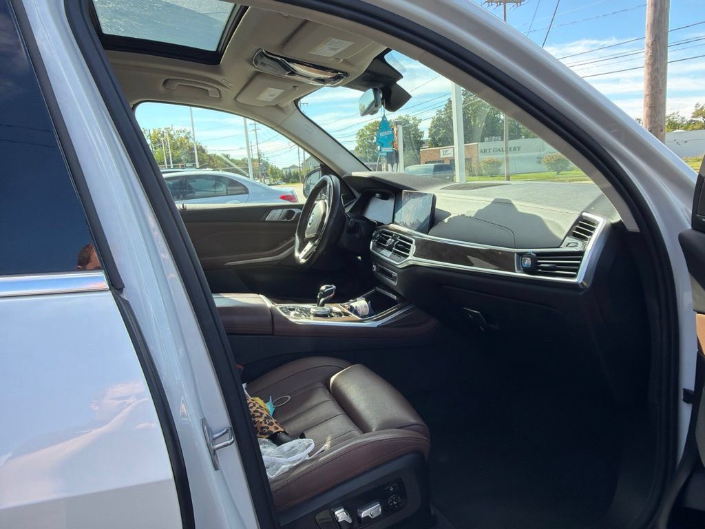 Used 2019 BMW X7 xDrive40i w/ Premium Package AWD/4WD image 2