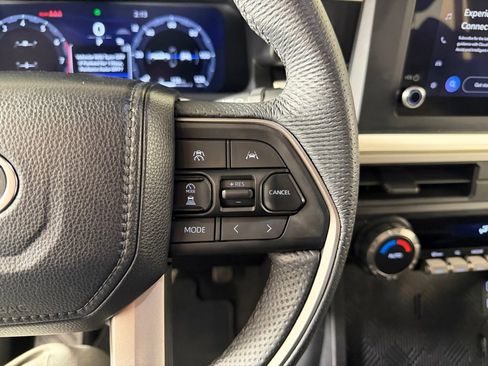 Used 2024 Toyota Tacoma TRD Off-Road image 26