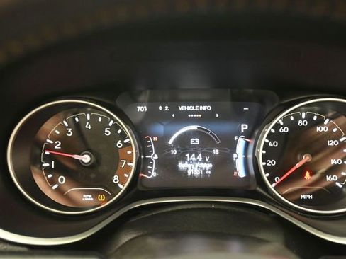 Used 2018 Jeep Compass Latitude w/ Popular Equipment Group AWD/4WD image 9