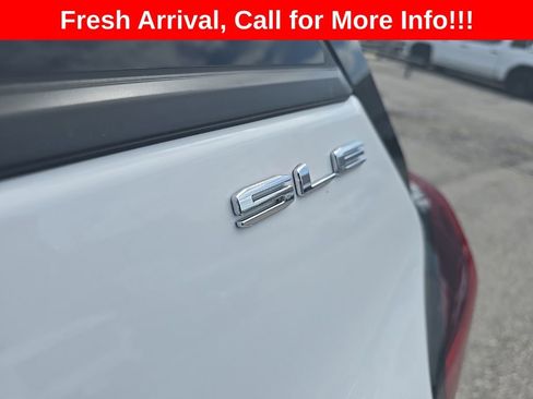 Used 2024 GMC Terrain SLE w/ Driver Convenience Package image 10