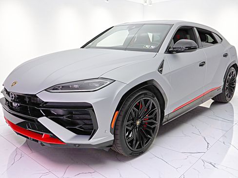 Used 2025 Lamborghini Urus SE AWD/4WD image 13