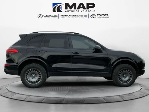 Used 2017 Porsche Cayenne S image 6