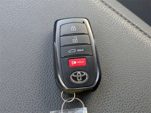 Used 2025 Toyota Camry XLE image 32