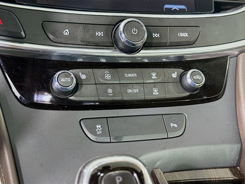 Used 2018 Buick LaCrosse Essence FWD image 23