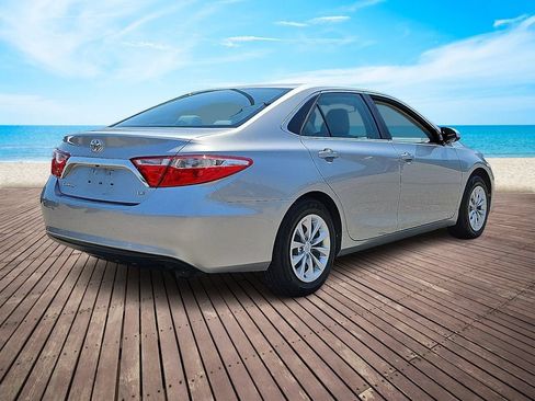 Used 2017 Toyota Camry LE FWD image 4