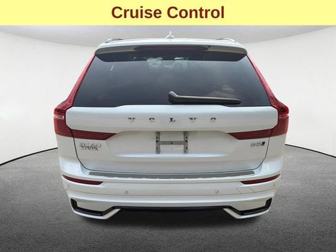 Used 2024 Volvo XC60 B5 Core AWD/4WD image 11