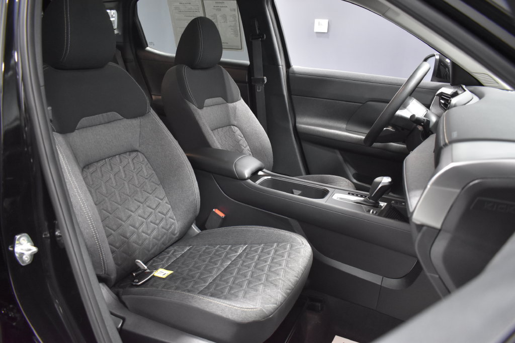 Certified 2026 Nissan Kicks SV w/ SV Premium Package AWD/4WD image 14