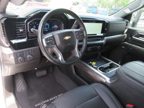 Used 2024 Chevrolet Silverado 2500 LTZ w/ LTZ Convenience Package image 15