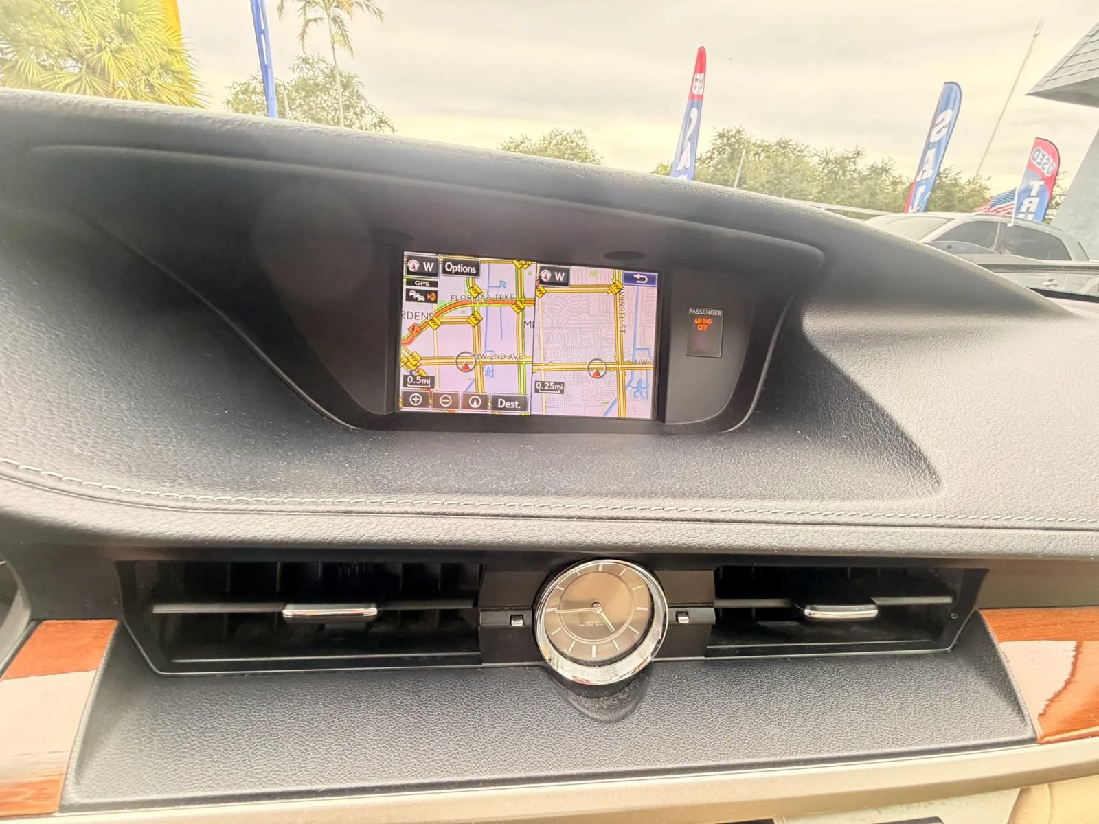 Used 2015 Lexus ES 300h w/ Navigation System Package FWD image 11