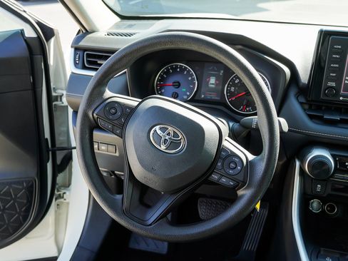 Used 2022 Toyota RAV4 LE AWD/4WD image 31