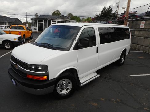 Used 2016 Chevrolet Express 3500 LT w/ LT Preferred Equipment Group image 4
