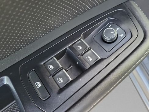 Used 2025 Volkswagen Atlas SE FWD image 14