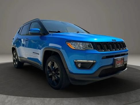 Used 2018 Jeep Compass Latitude w/ Popular Equipment Group AWD/4WD image 3
