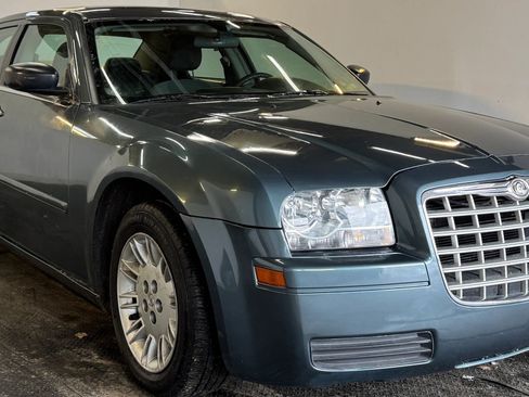 Used 2005 Chrysler 300 RWD image 2