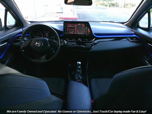 Used 2020 Toyota C-HR XLE image 31