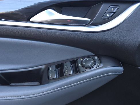 Used 2020 Buick Enclave Essence FWD image 11