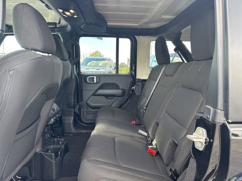 Used 2023 Jeep Wrangler Sahara image 10