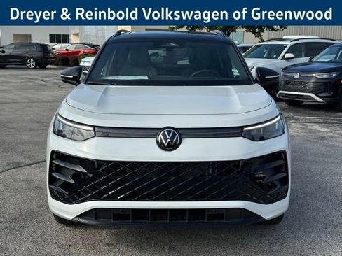 New 2026 Volkswagen Tiguan SE R-Line AWD/4WD image 2