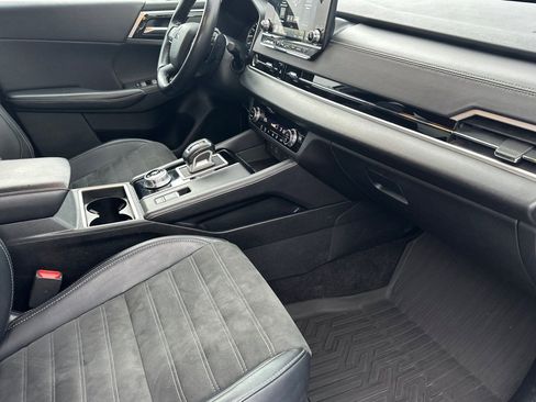 Used 2024 Mitsubishi Outlander SE image 19