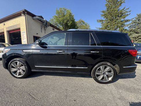 Used 2018 Lincoln Navigator Reserve w/ Technology Package AWD/4WD image 3