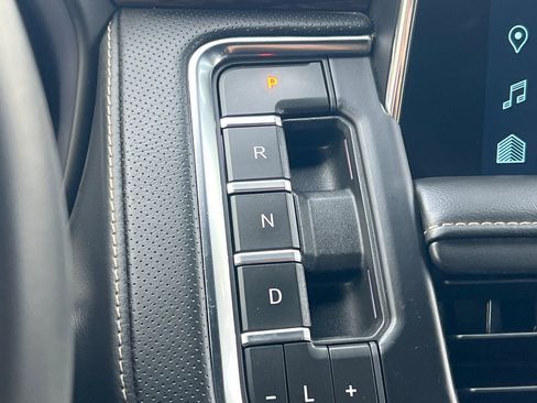 Used 2023 Chevrolet Suburban Premier image 23