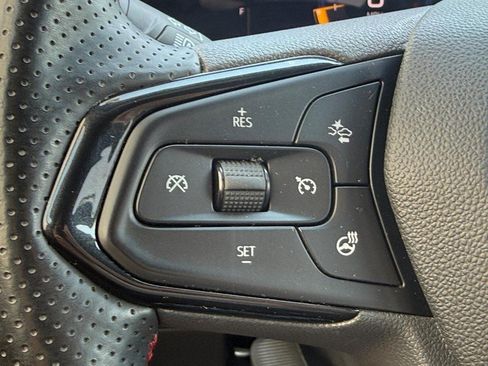 Used 2025 Chevrolet Trax RS w/ Sunroof Package FWD image 21