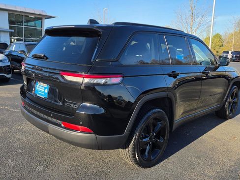 Used 2023 Jeep Grand Cherokee Limited w/ Black Appearance Package image 6