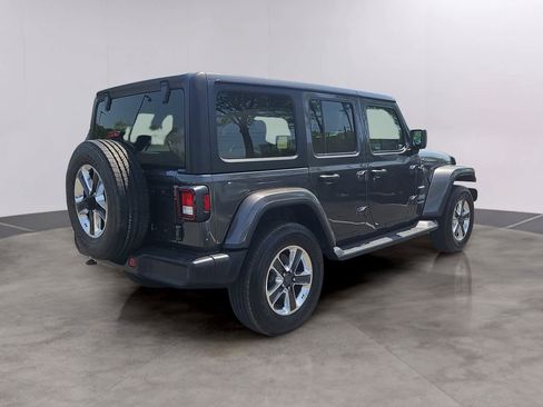 Used 2019 Jeep Wrangler Unlimited Sahara AWD/4WD image 4