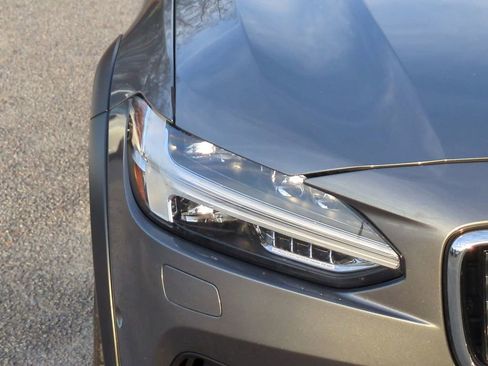 Used 2020 Volvo V90 T6 Cross Country image 10