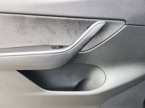 Used 2021 Tesla Model Y Long Range image 22