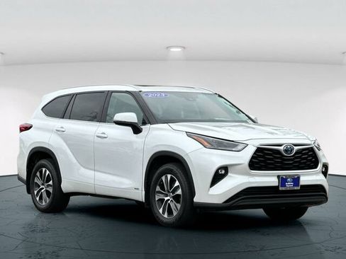 Used 2023 Toyota Highlander XLE AWD/4WD image 8