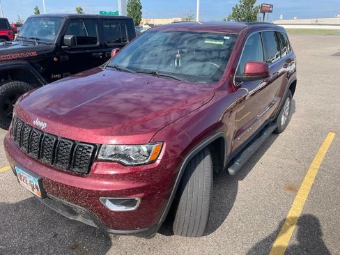 Used 2022 Jeep Grand Cherokee Laredo X AWD/4WD image 2