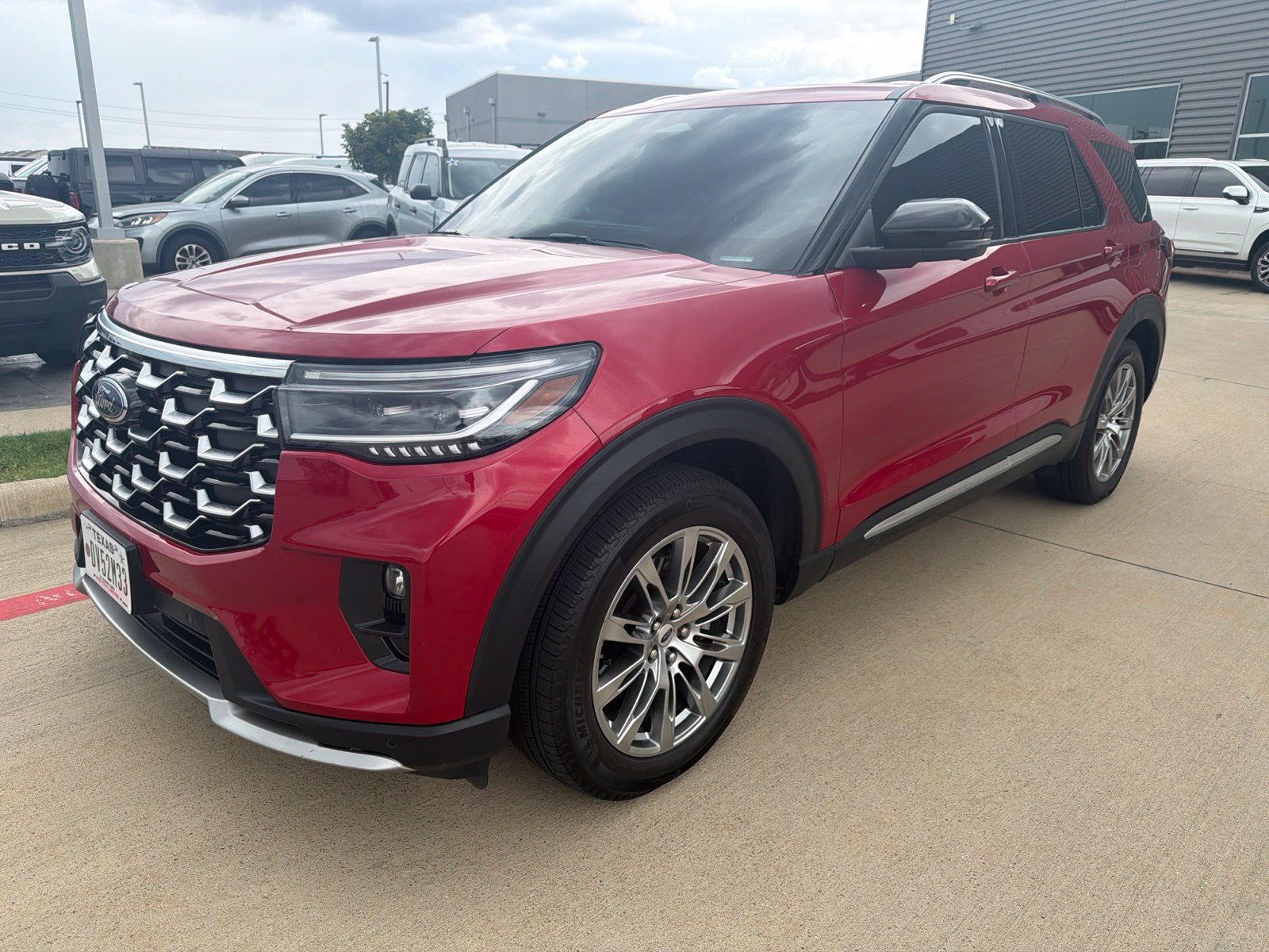Certified 2025 Ford Explorer Platinum RWD image 3