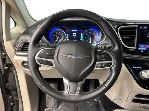 Used 2021 Chrysler Pacifica Touring-L AWD/4WD image 12