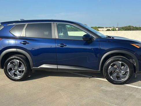 Used 2025 Nissan Rogue SV FWD image 13
