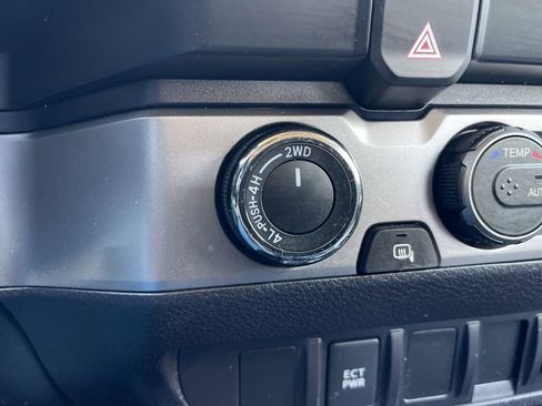 Used 2022 Toyota Tacoma SR image 13