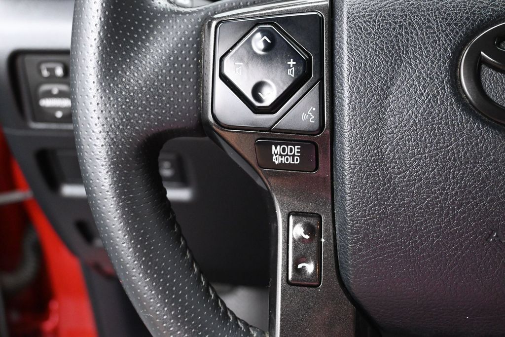 Used 2022 Toyota 4Runner TRD Off-Road Premium AWD/4WD image 17