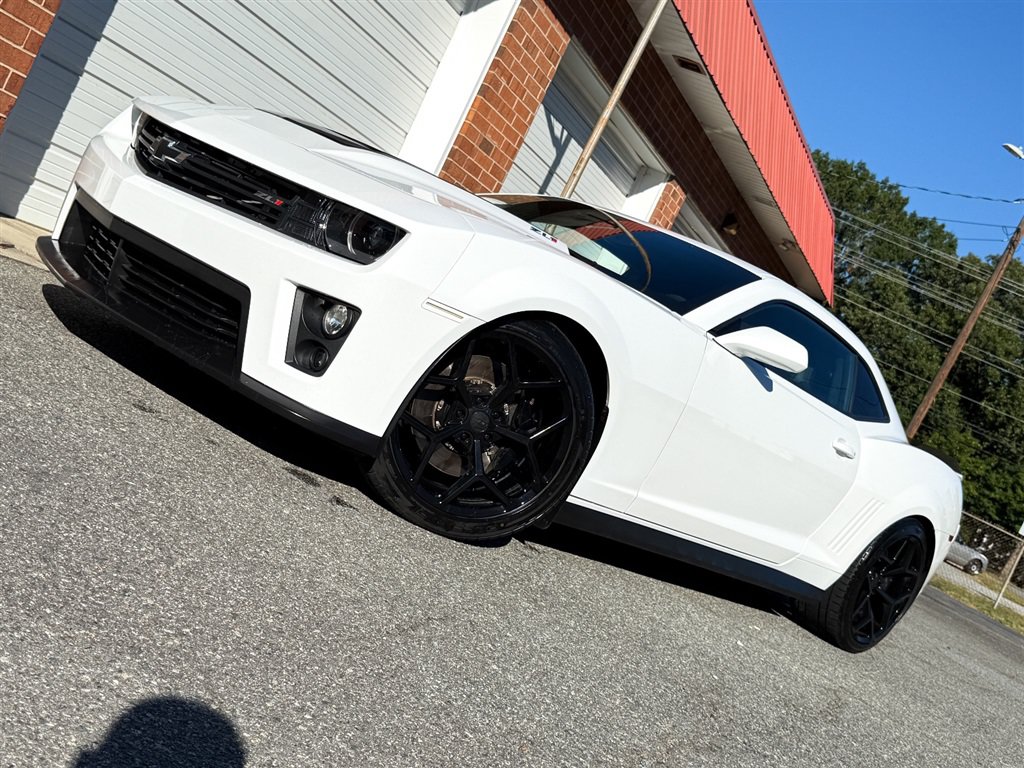 Used 2015 Chevrolet Camaro ZL1 RWD image 4