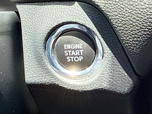 Used 2019 Toyota RAV4 XLE FWD image 36
