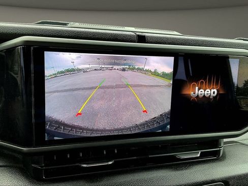 Used 2025 Jeep Wrangler Unlimited Sport AWD/4WD image 17