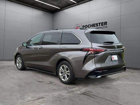 Certified 2022 Toyota Sienna XSE w/ XSE Plus Package AWD/4WD image 3