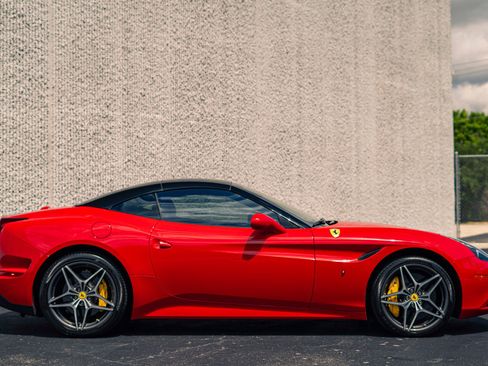 Used 2016 Ferrari California T RWD image 25